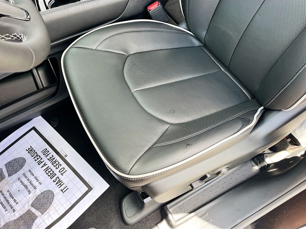 2026 Chrysler Pacifica Limited - Photo 19
