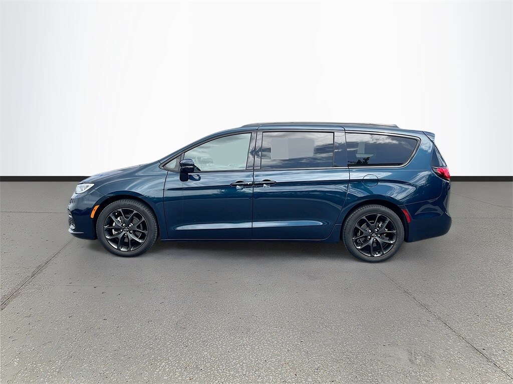 2021 Chrysler Pacifica Touring photo 4