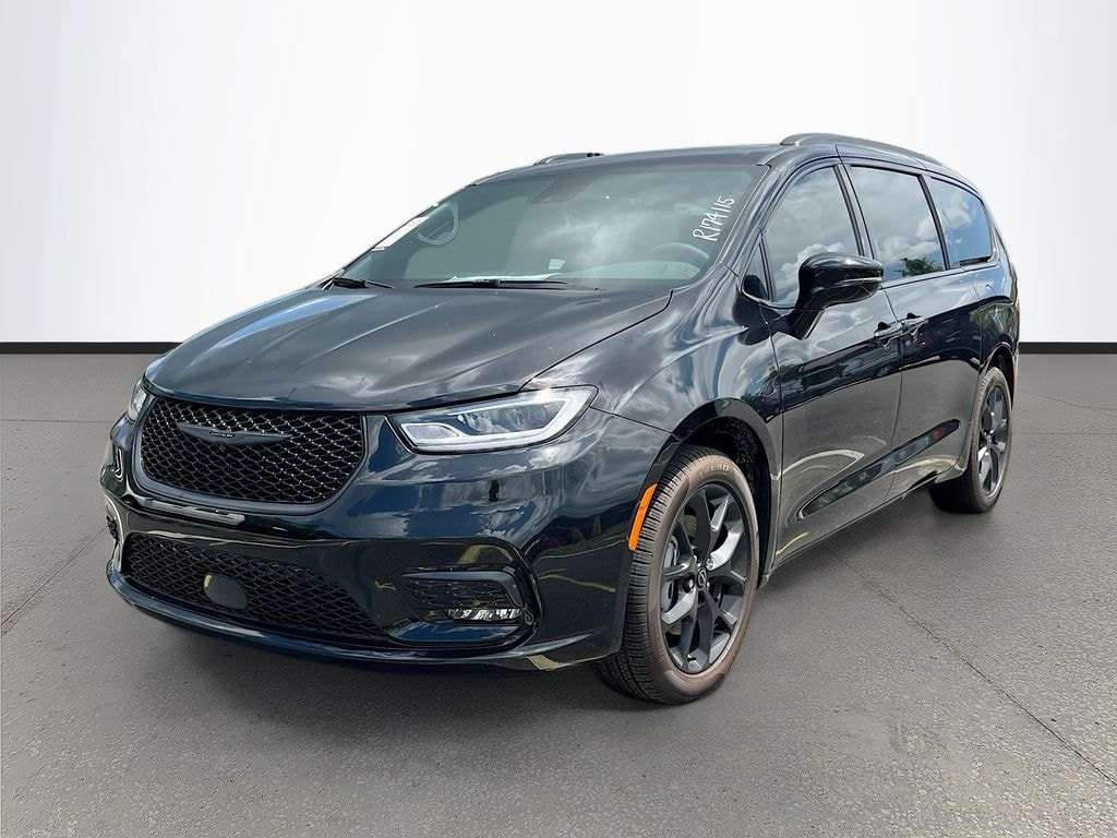New 2026 Chrysler Pacifica LIMITED AWD Passenger Van