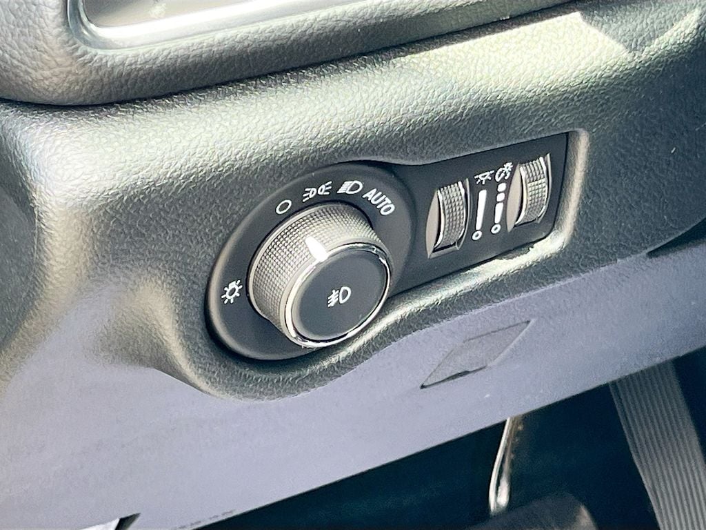2026 Chrysler Pacifica Limited - Photo 10