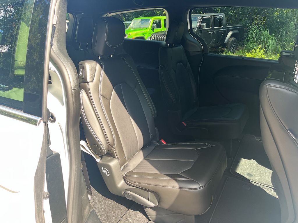 2026 Chrysler Pacifica Select - Photo 29