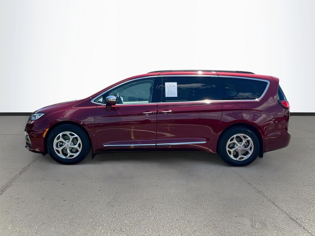 Used 2022 Chrysler Pacifica Limited Van Passenger Van