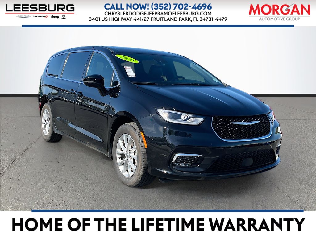 2025 Chrysler Pacifica Select AWD's photo