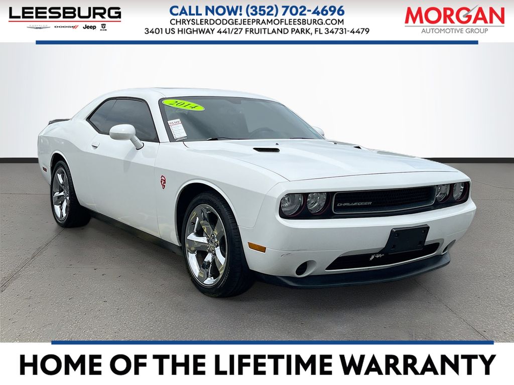 2014 Dodge Challenger SXT's photo