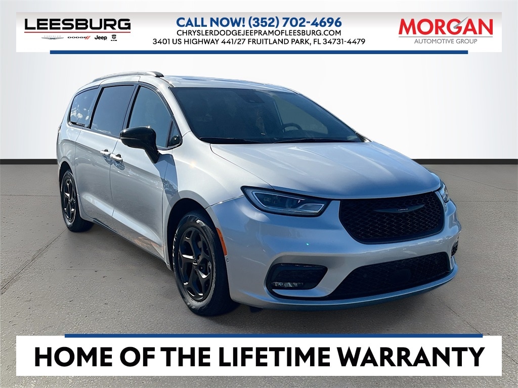 2024 Chrysler Pacifica PHEV Select's photo