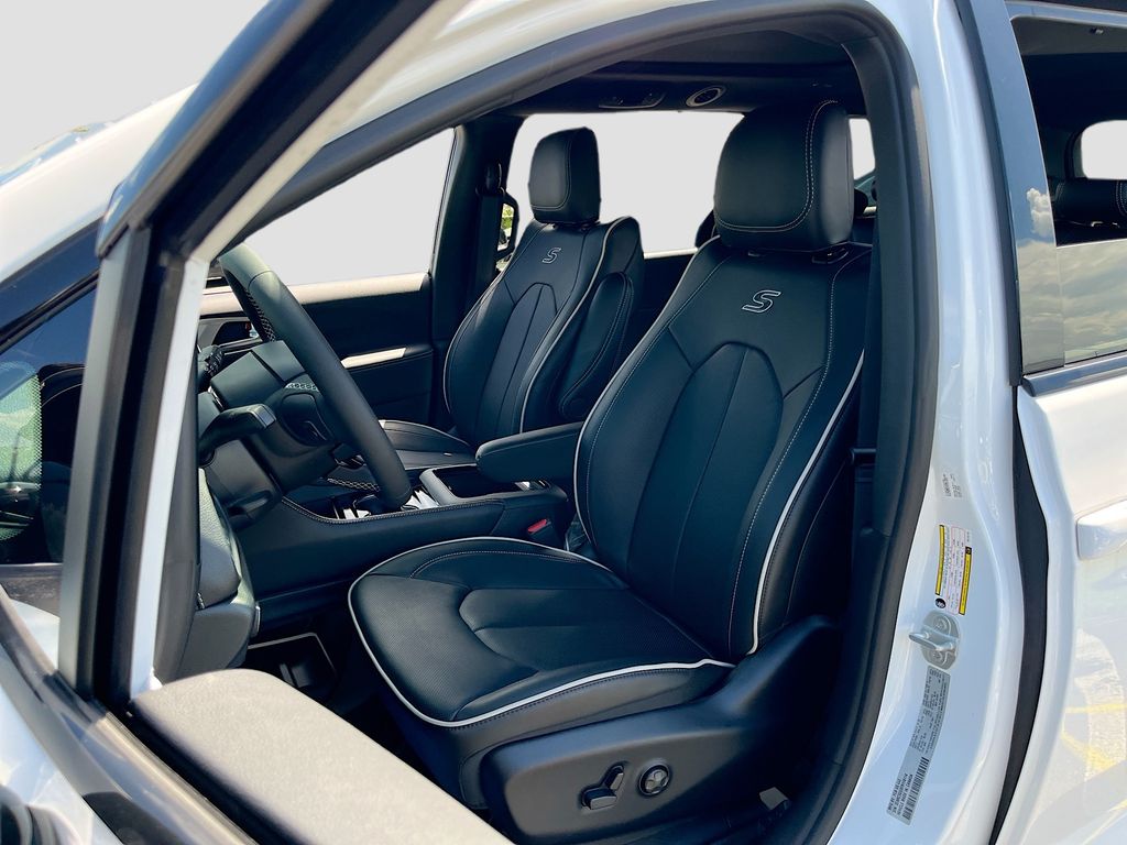 2026 Chrysler Pacifica Limited - Photo 21