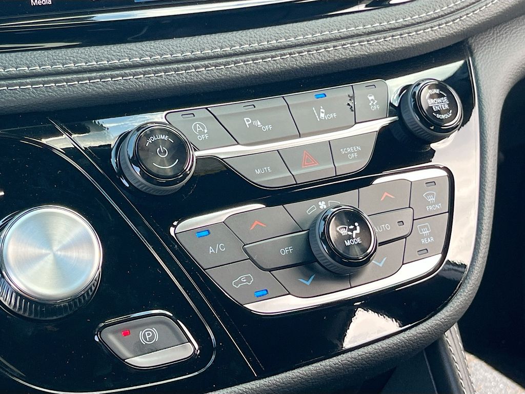 2026 Chrysler Pacifica Limited - Photo 16