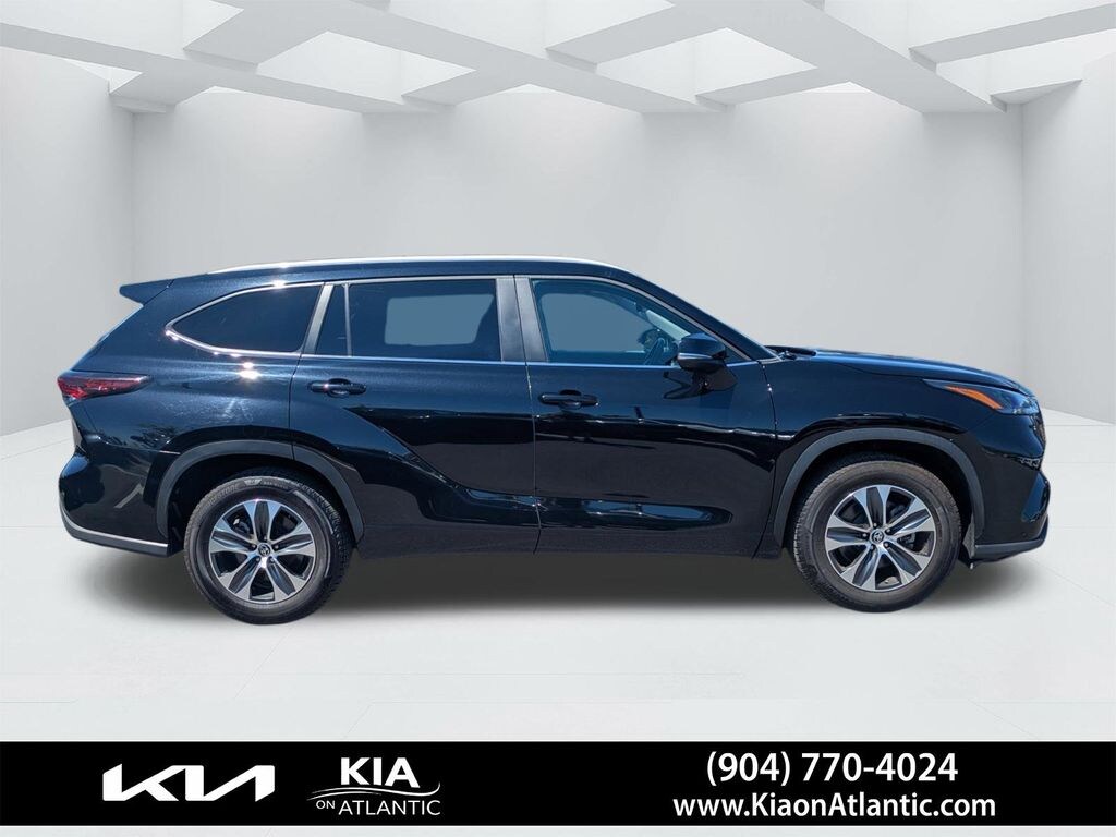 Used 2024 Toyota Highlander XLE SUV