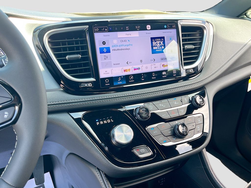 2026 Chrysler Pacifica Limited - Photo 15