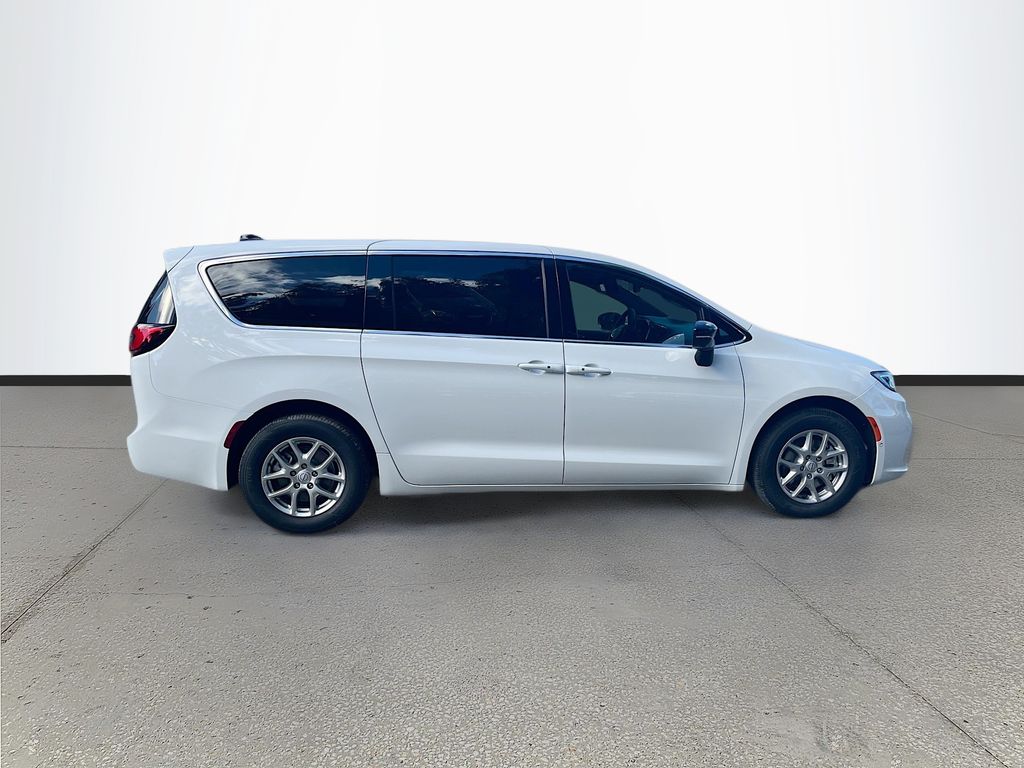 2026 Chrysler Pacifica Select - Photo 8