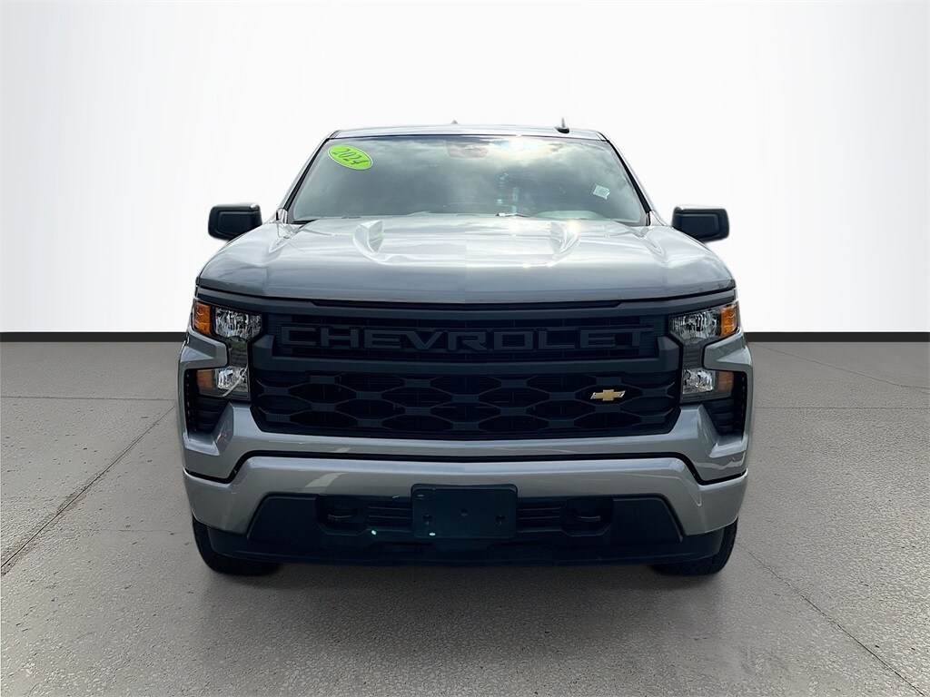 2024 Chevrolet Silverado 1500 Custom photo 2