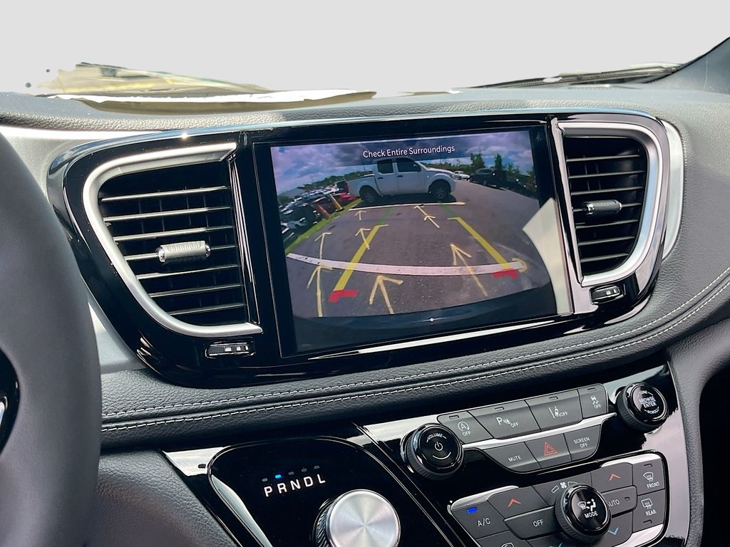 2026 Chrysler Pacifica Limited - Photo 14