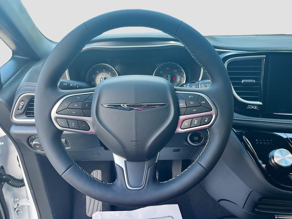 2026 Chrysler Pacifica Select - Photo 11
