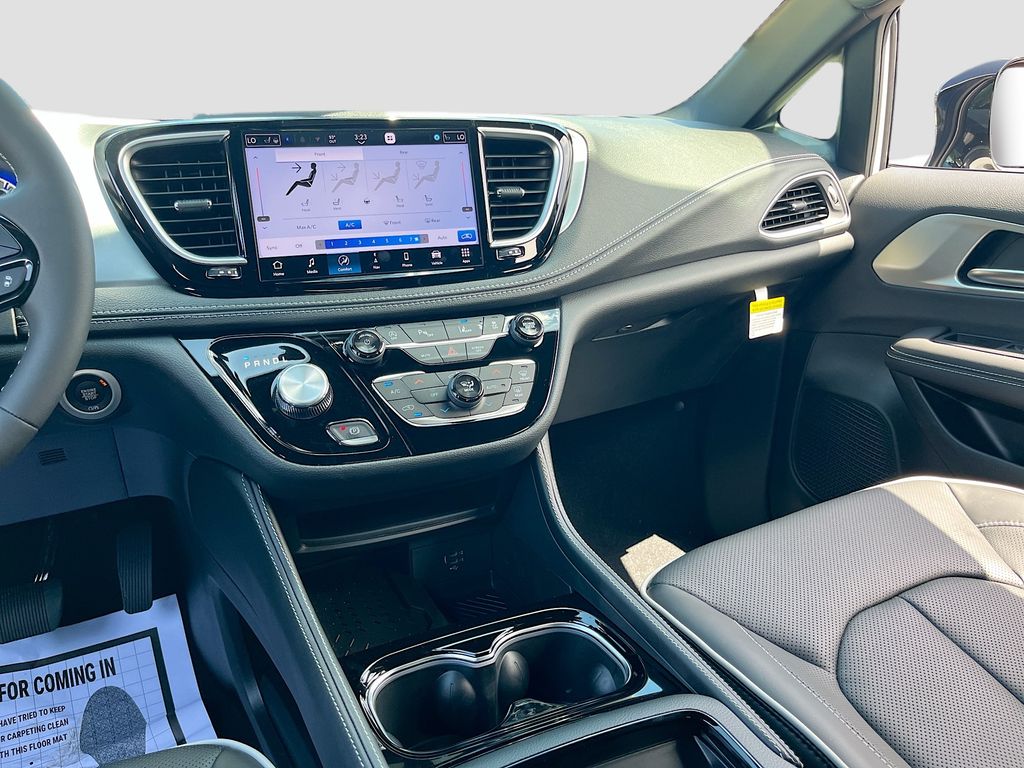 2026 Chrysler Pacifica Limited - Photo 24
