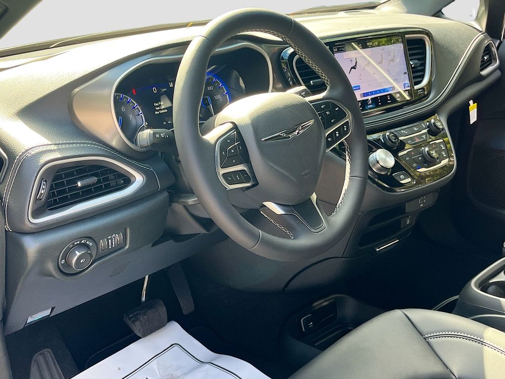 2026 Chrysler Pacifica Select - Photo 9