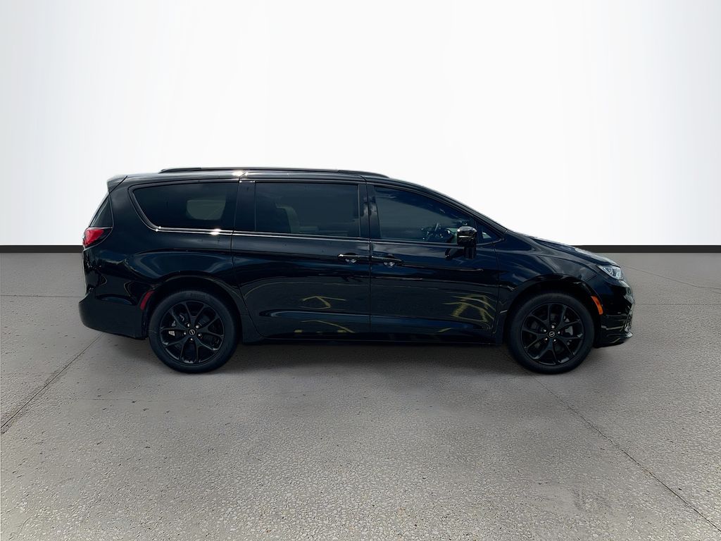 2026 Chrysler Pacifica Limited - Photo 8