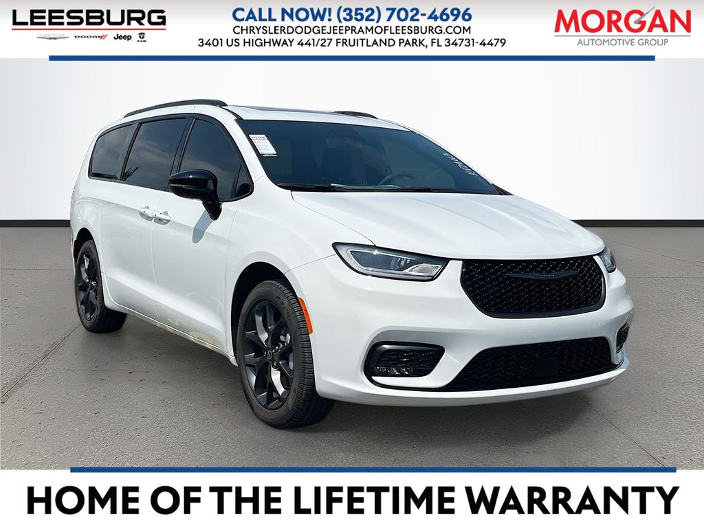 2026 Chrysler Pacifica Limited AWD's photo