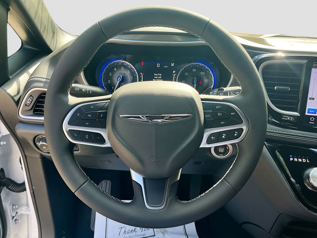 2026 Chrysler Pacifica Select - Photo 11