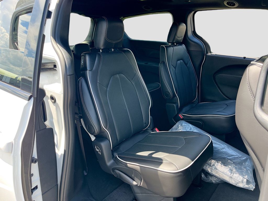 2026 Chrysler Pacifica Limited - Photo 29