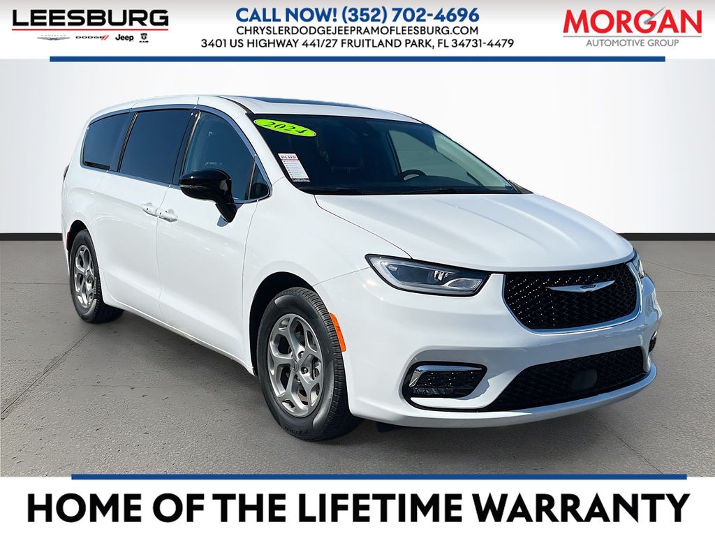 2024 Chrysler Pacifica Limited's photo