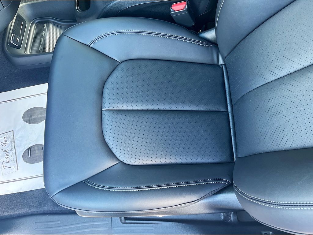2026 Chrysler Pacifica Select - Photo 15