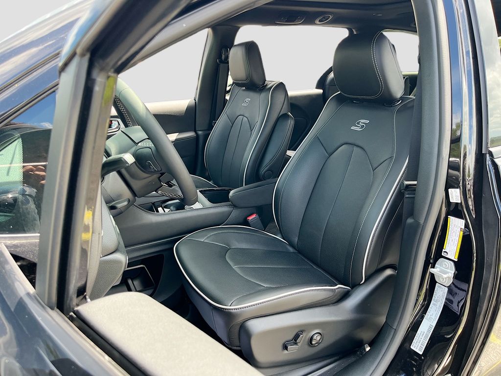 2026 Chrysler Pacifica Limited - Photo 21