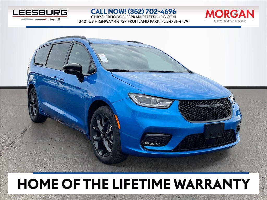 2026 Chrysler Pacifica Select's photo