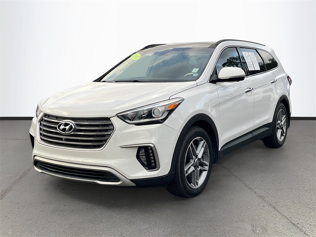 2017 Hyundai Santa Fe SE Ultimate photo 2