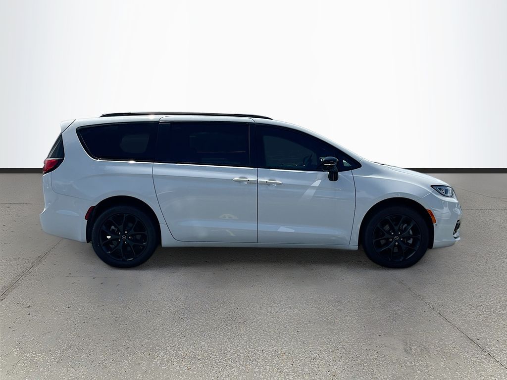 2026 Chrysler Pacifica Limited - Photo 8