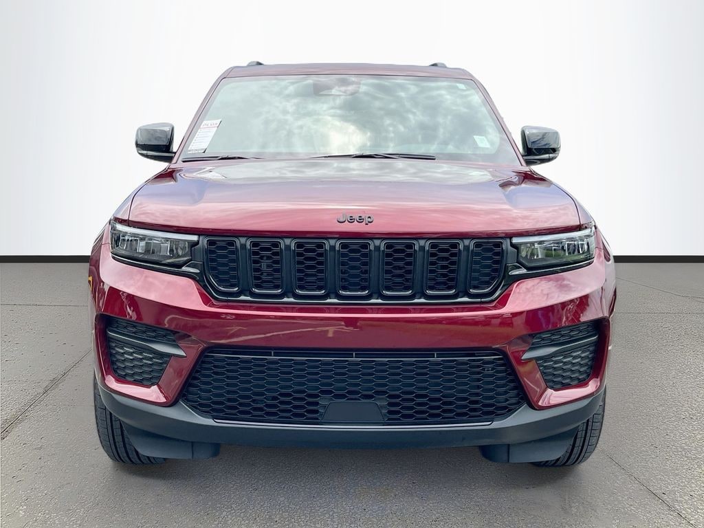 Used 2025 Jeep Grand Cherokee Laredo SUV