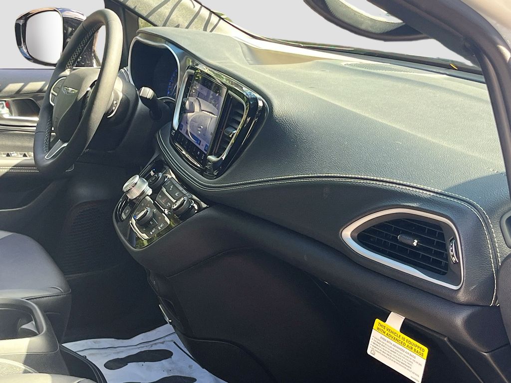 2026 Chrysler Pacifica Select - Photo 31