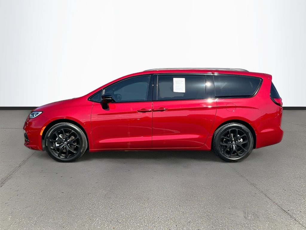 Certified 2026 Chrysler Pacifica Limited Van Passenger Van