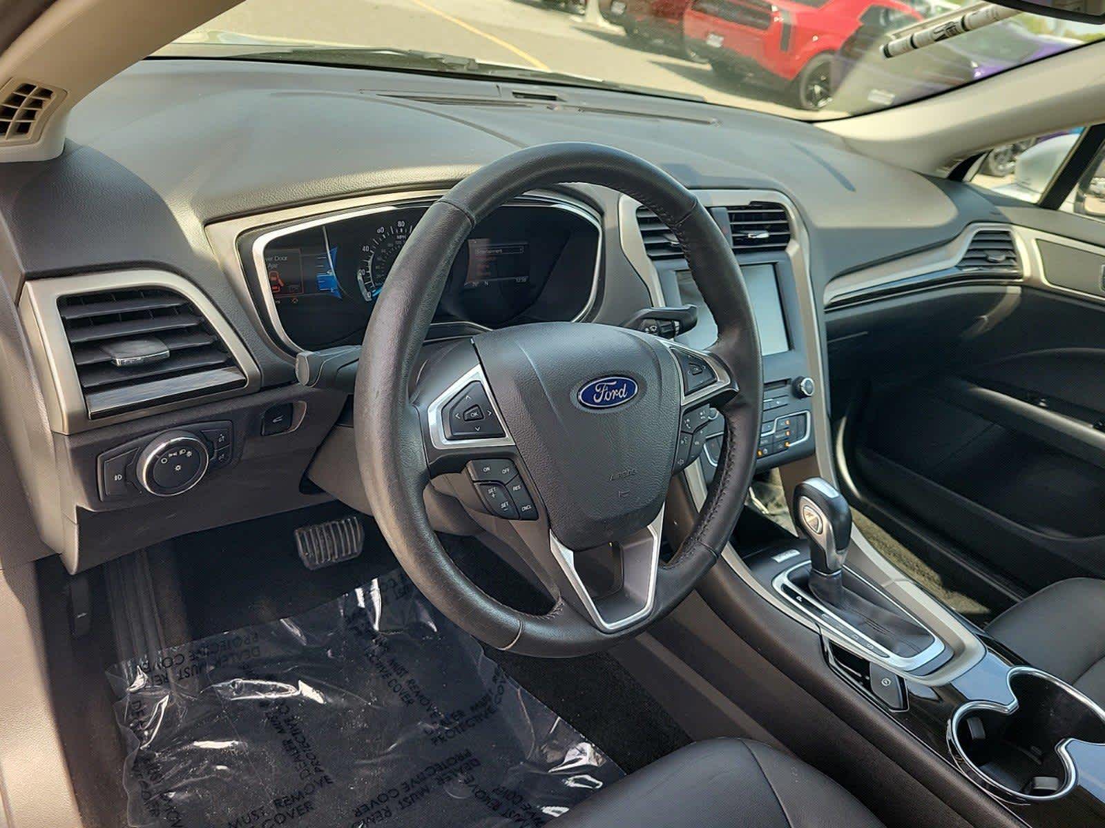 2016 Ford Fusion SE 18