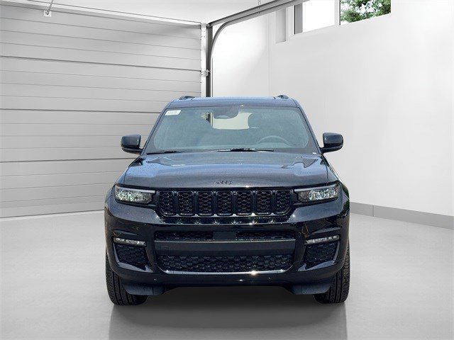 2025 Jeep Grand Cherokee Limited photo 2