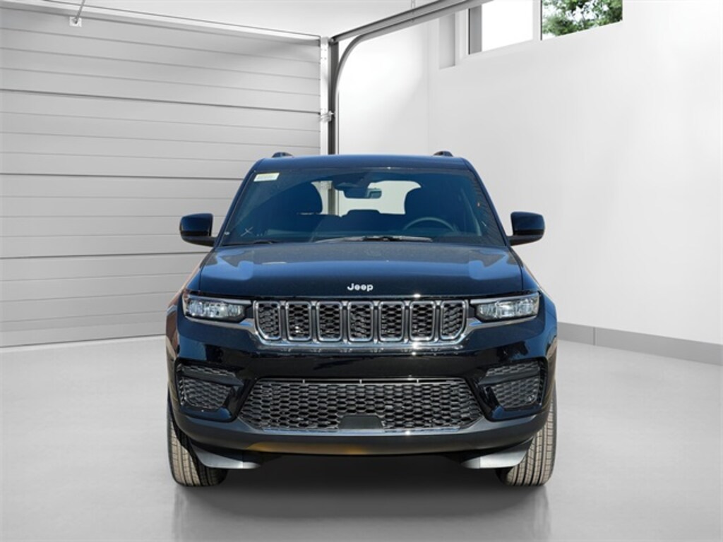 New 2025 Jeep Grand Cherokee LAREDO X 4X4 Sport Utility