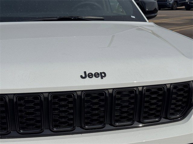 2025 Jeep Grand Cherokee Limited photo 4