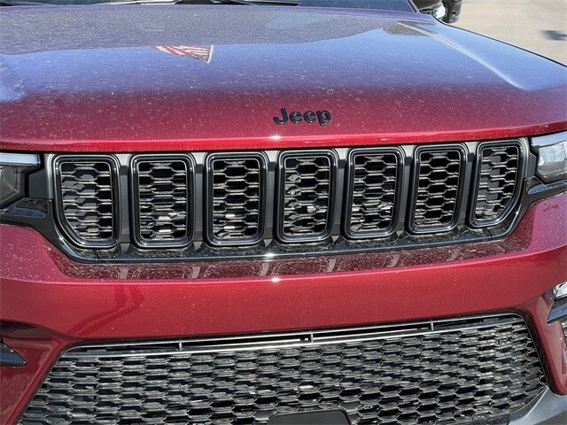 2025 Jeep Grand Cherokee Limited photo 4