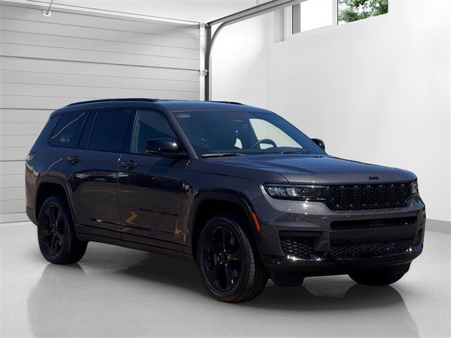 2023 Jeep Grand Cherokee Altitude photo 3