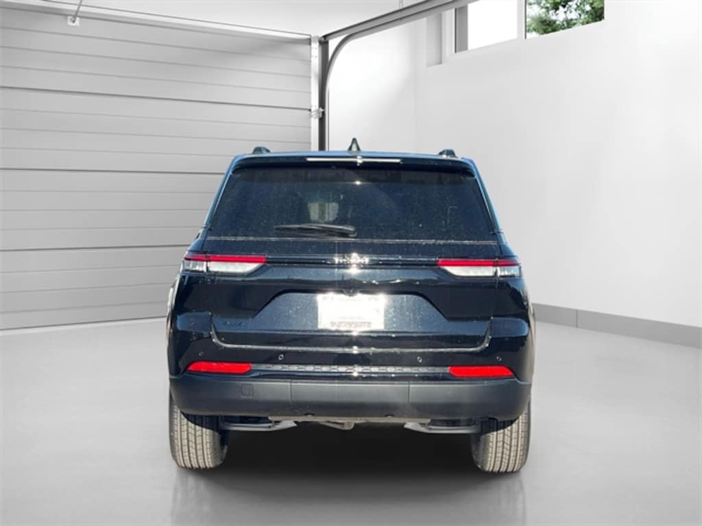 Used 2025 Jeep Grand Cherokee Altitude X SUV