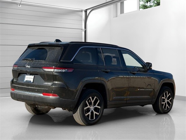 2024 Jeep Grand Cherokee Limited photo 4