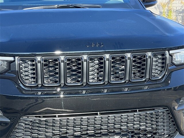 2025 Jeep Grand Cherokee Altitude photo 4
