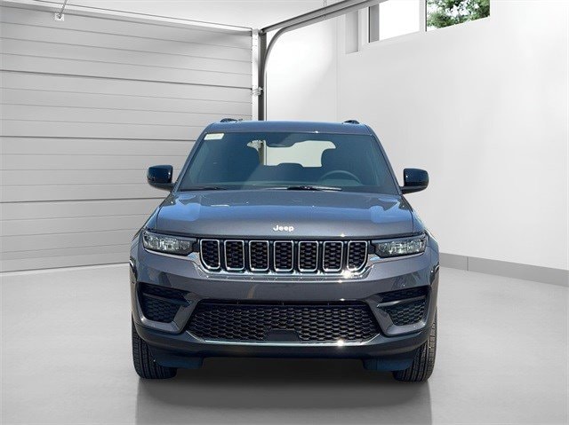 Used 2025 Jeep Grand Cherokee Laredo with VIN 1C4RJHAG2SC324020 for sale in Southfield, MI
