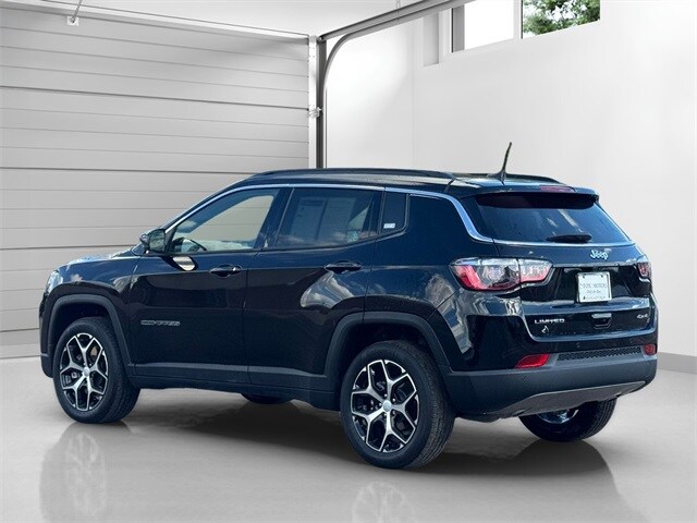 2024 Jeep Compass Limited photo 3
