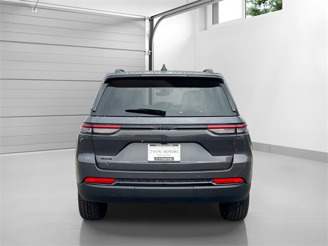 2025 Jeep Grand Cherokee Altitude photo 3