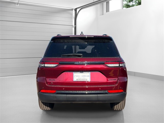2025 Jeep Grand Cherokee Limited photo 3