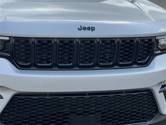 2025 Jeep Grand Cherokee Limited photo 2