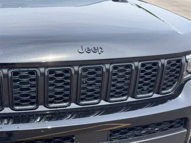2025 Jeep Grand Cherokee Limited photo 2