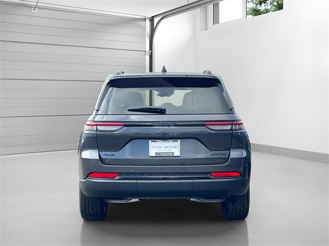 2025 Jeep Grand Cherokee Limited photo 3