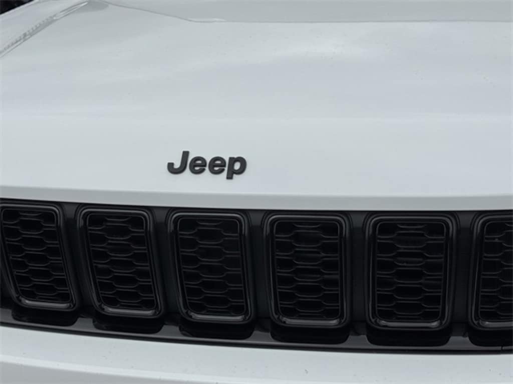 Used 2025 Jeep Grand Cherokee Limited SUV