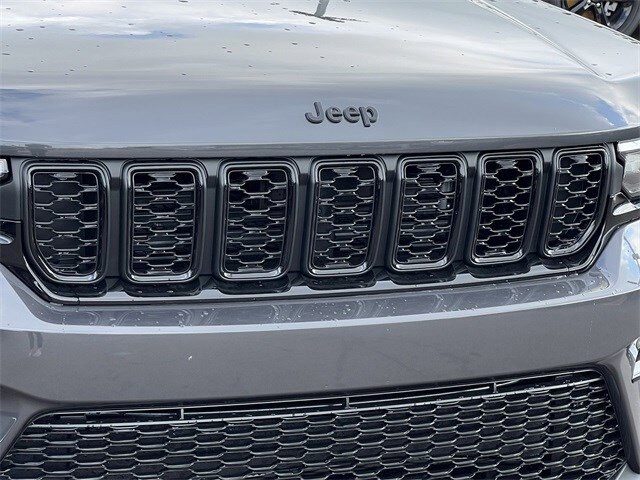 2025 Jeep Grand Cherokee Limited photo 4